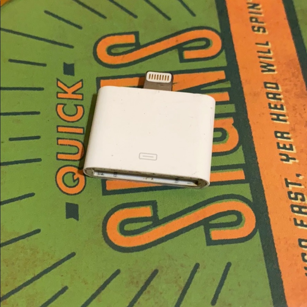 Apple lightning to 30 pin adapter